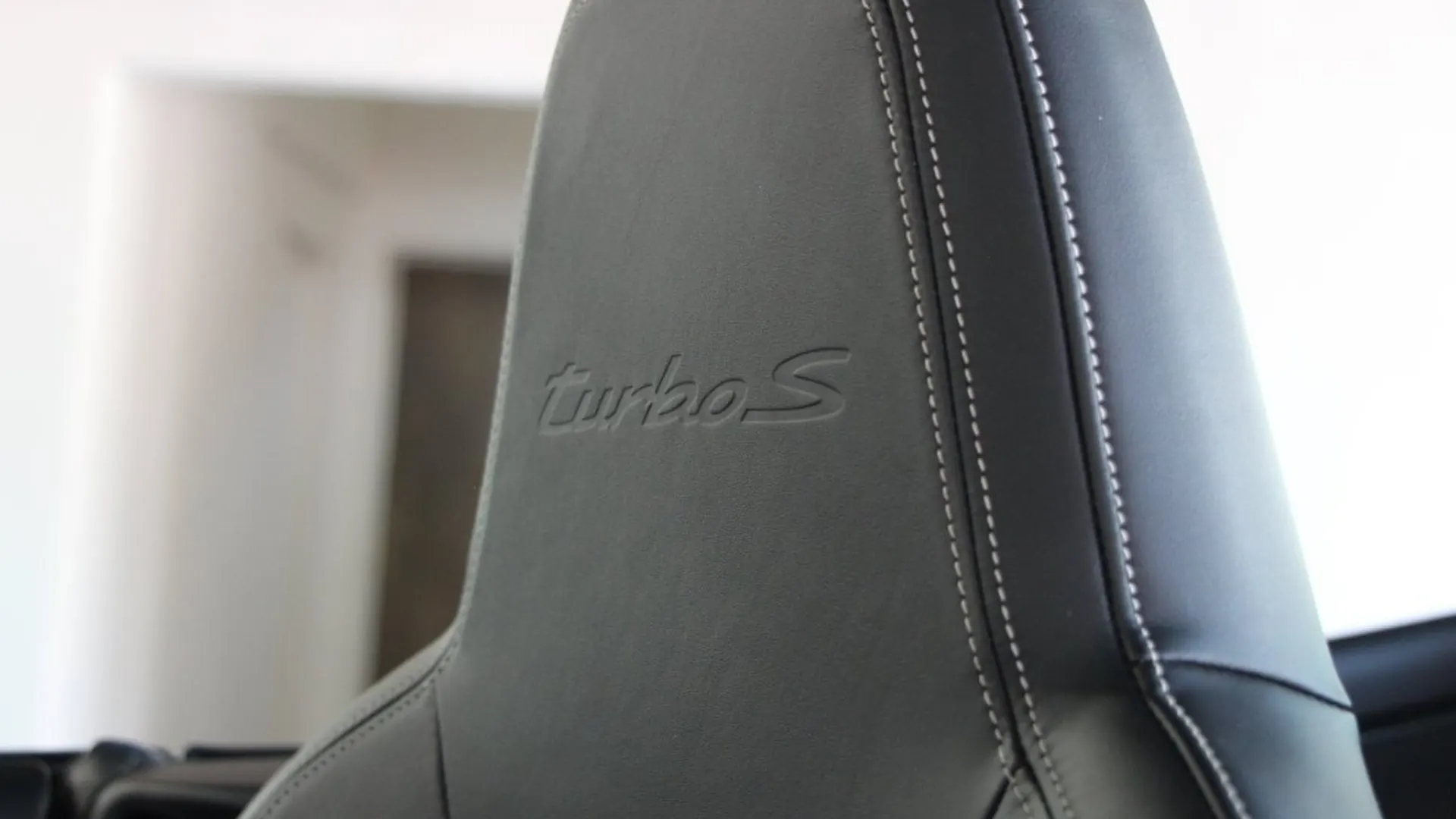 Porsche 911 — photo 21