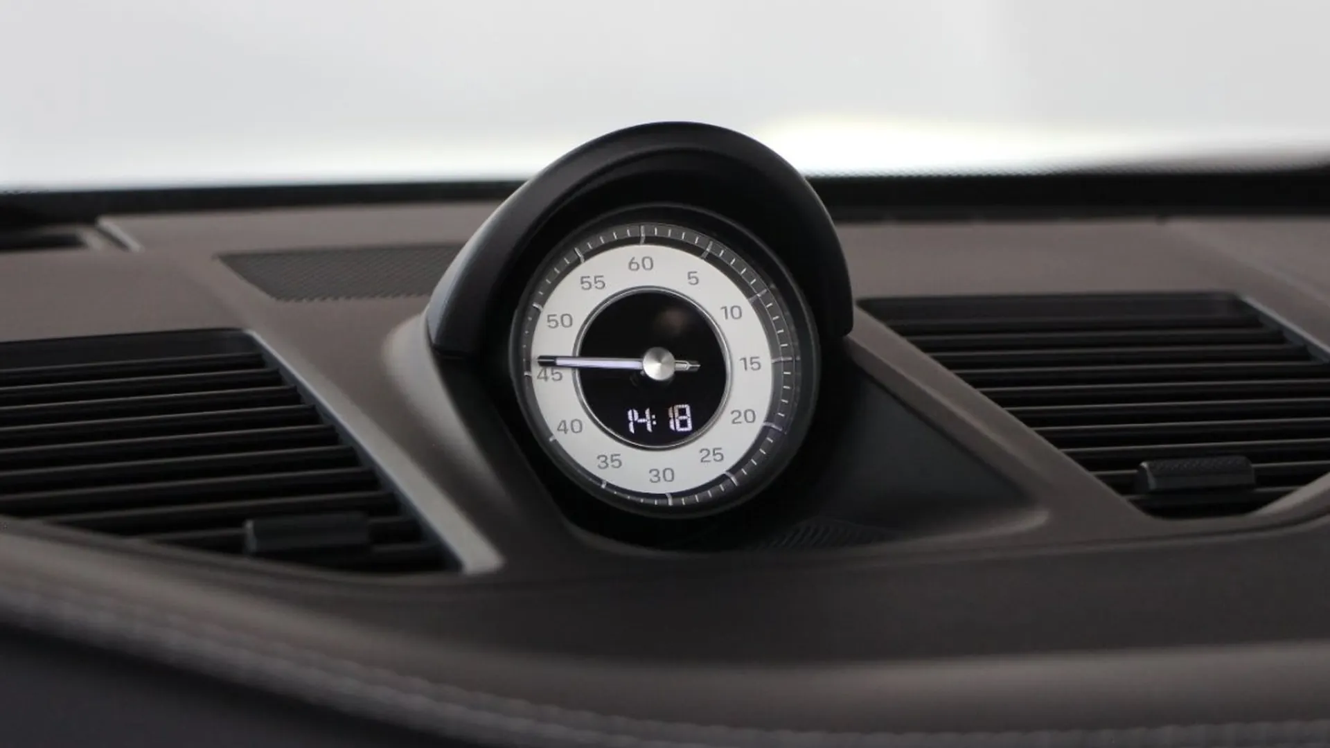 Porsche 911 — photo 16