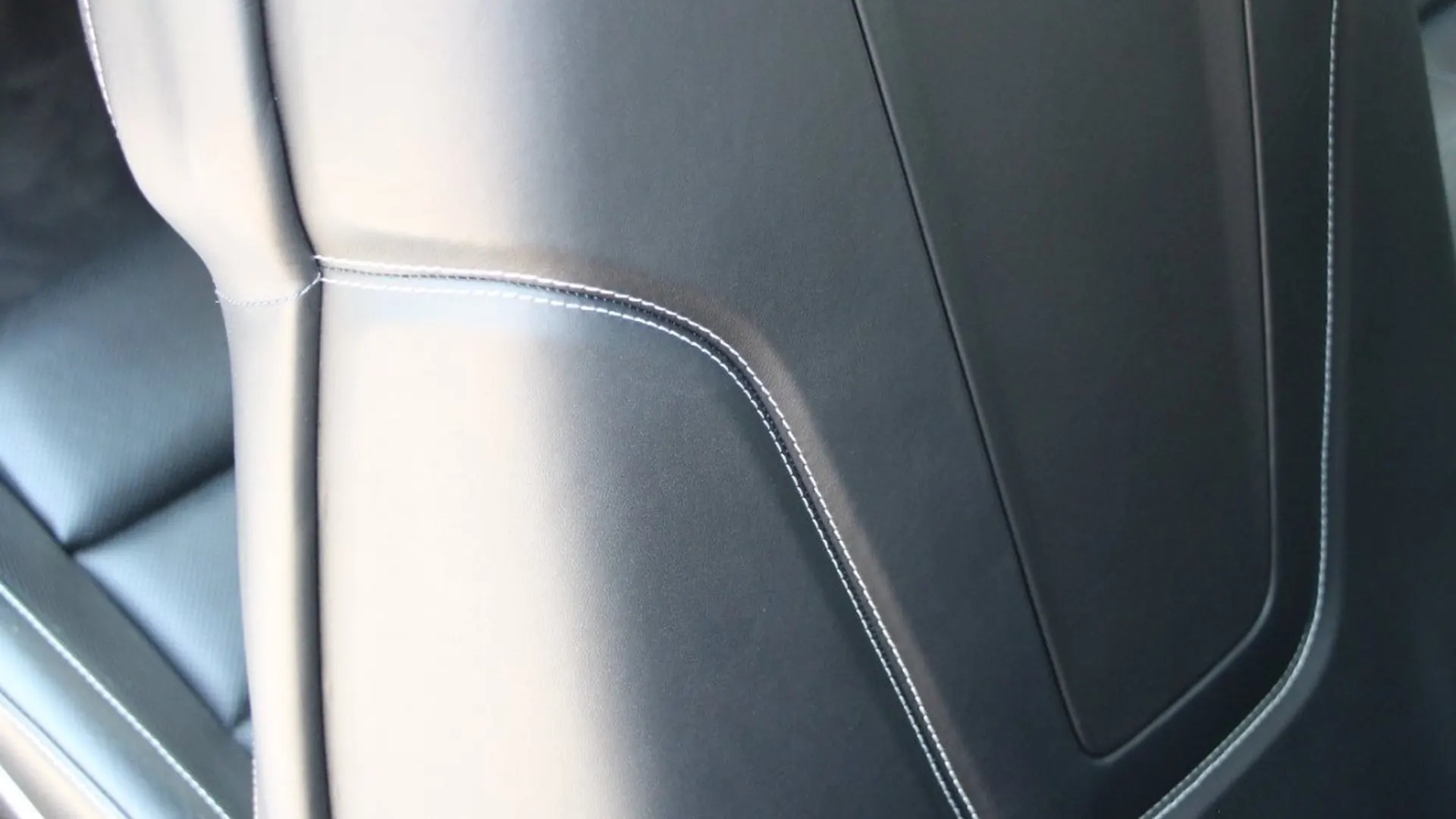 Porsche 911 — photo 31