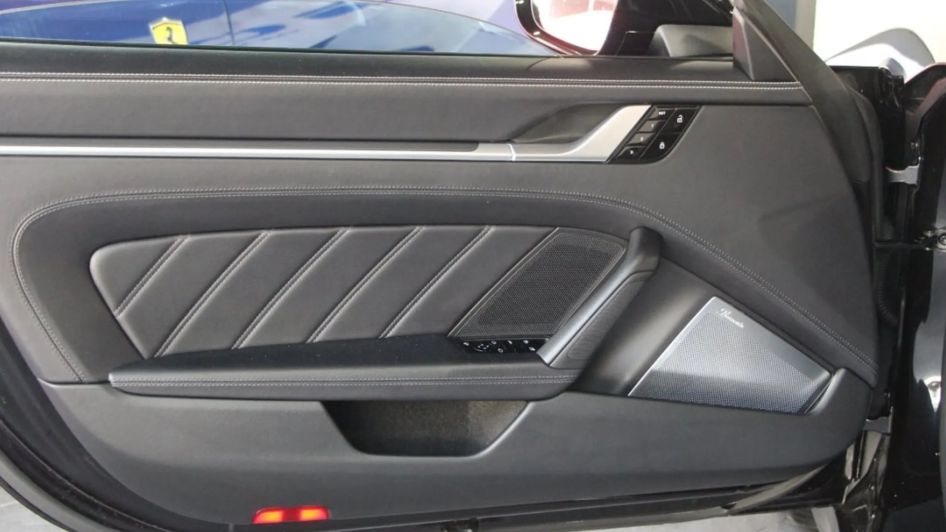 Porsche 911 — photo 11
