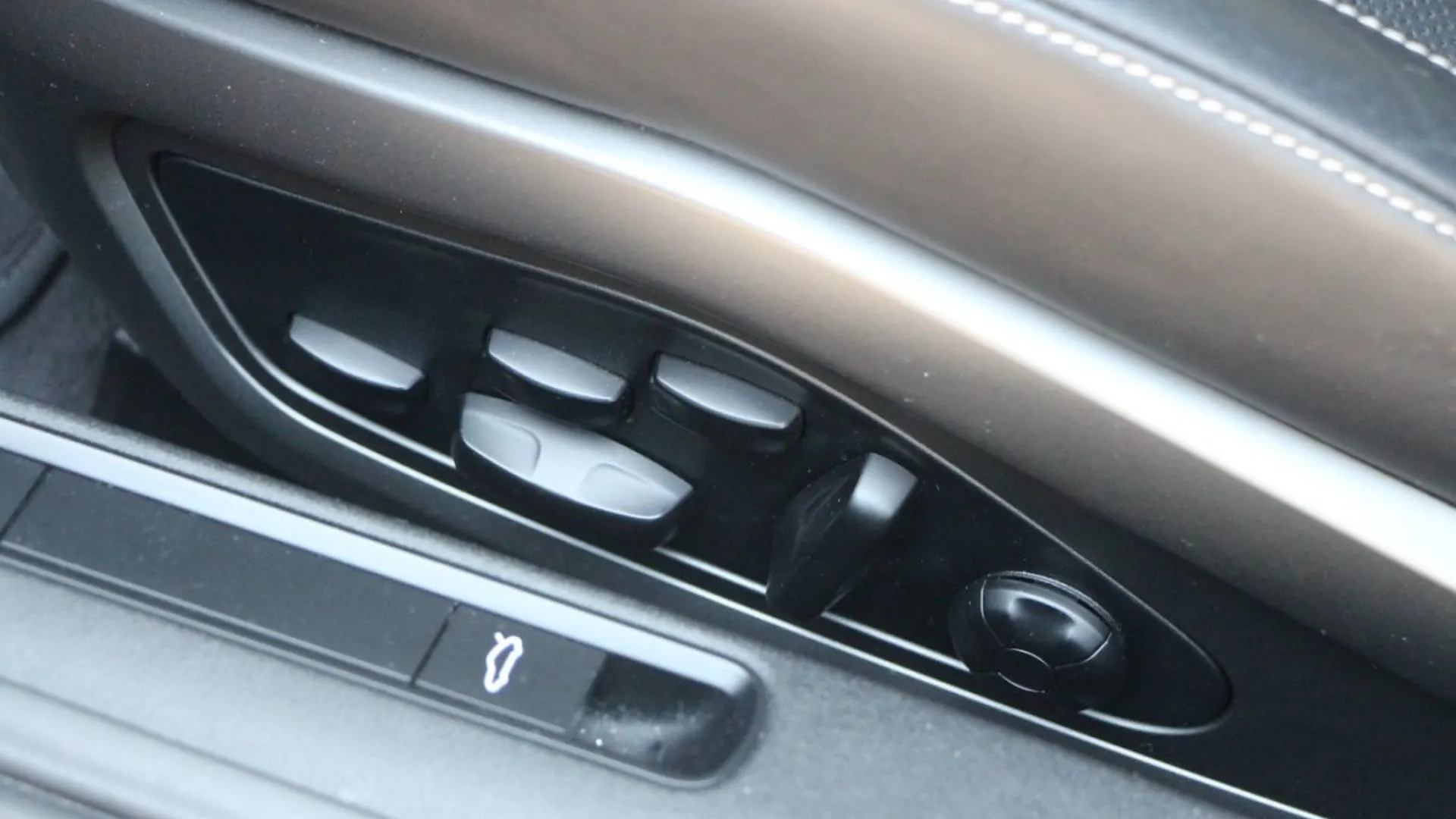 Porsche 911 — photo 33