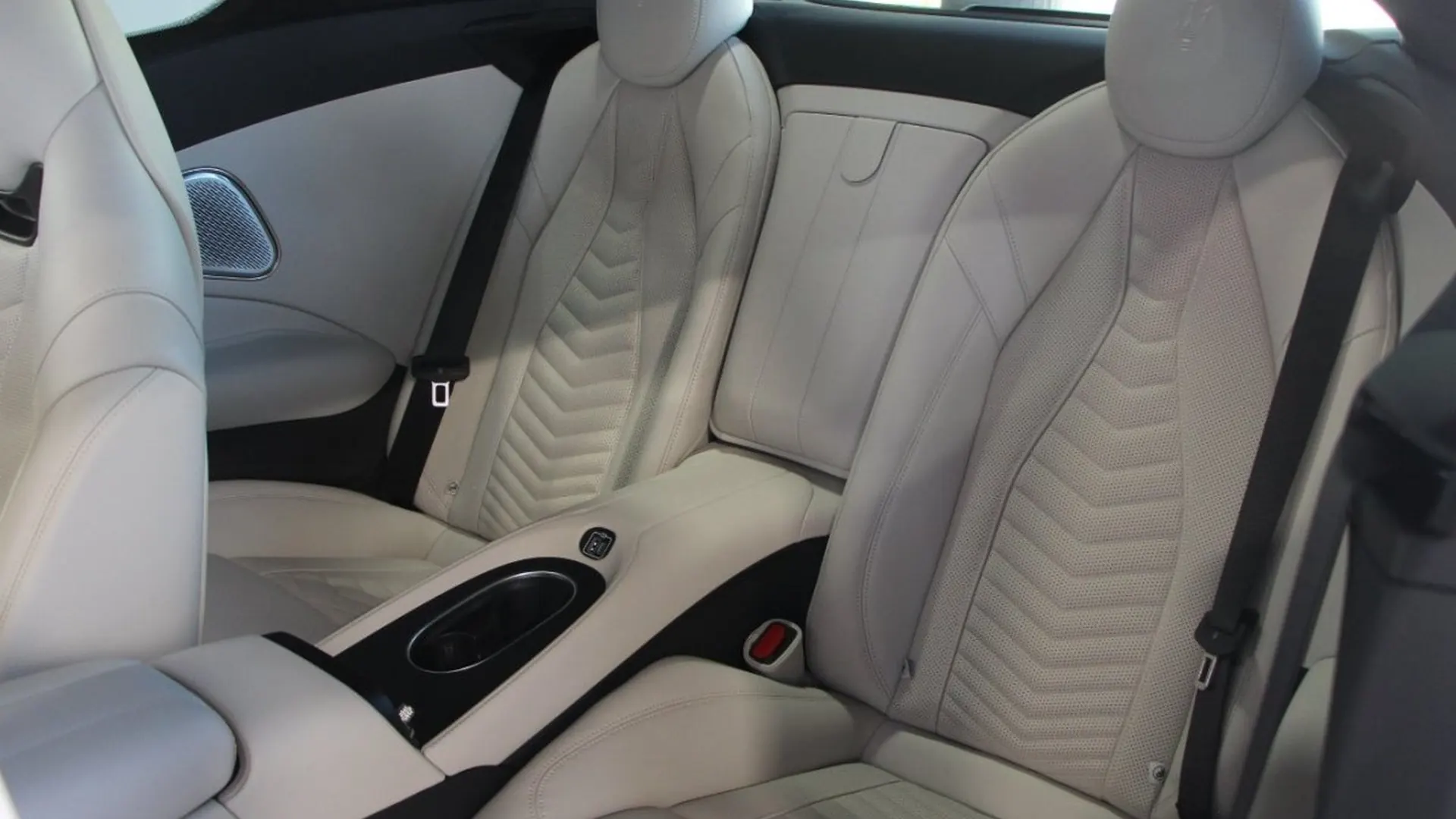 Maserati GranTurismo — photo 23