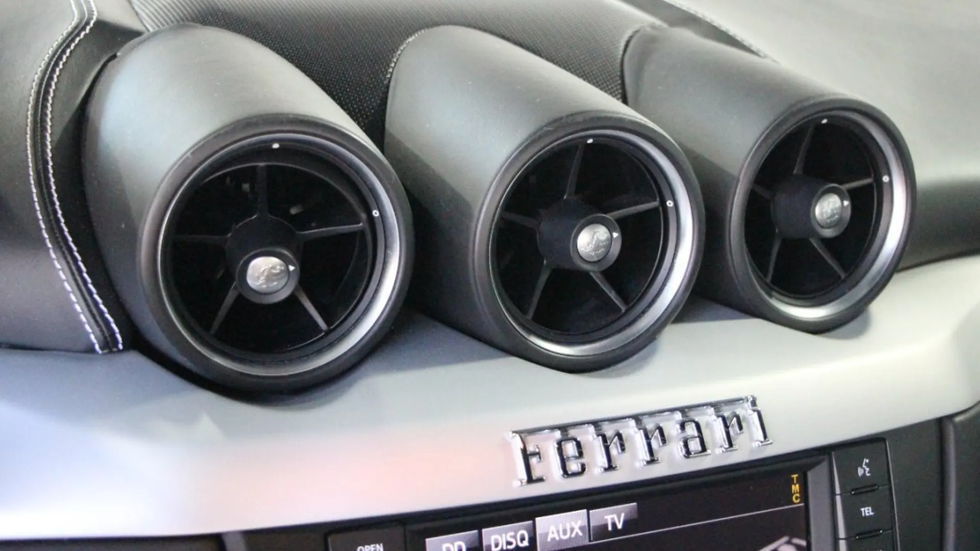 Ferrari FF — photo 24