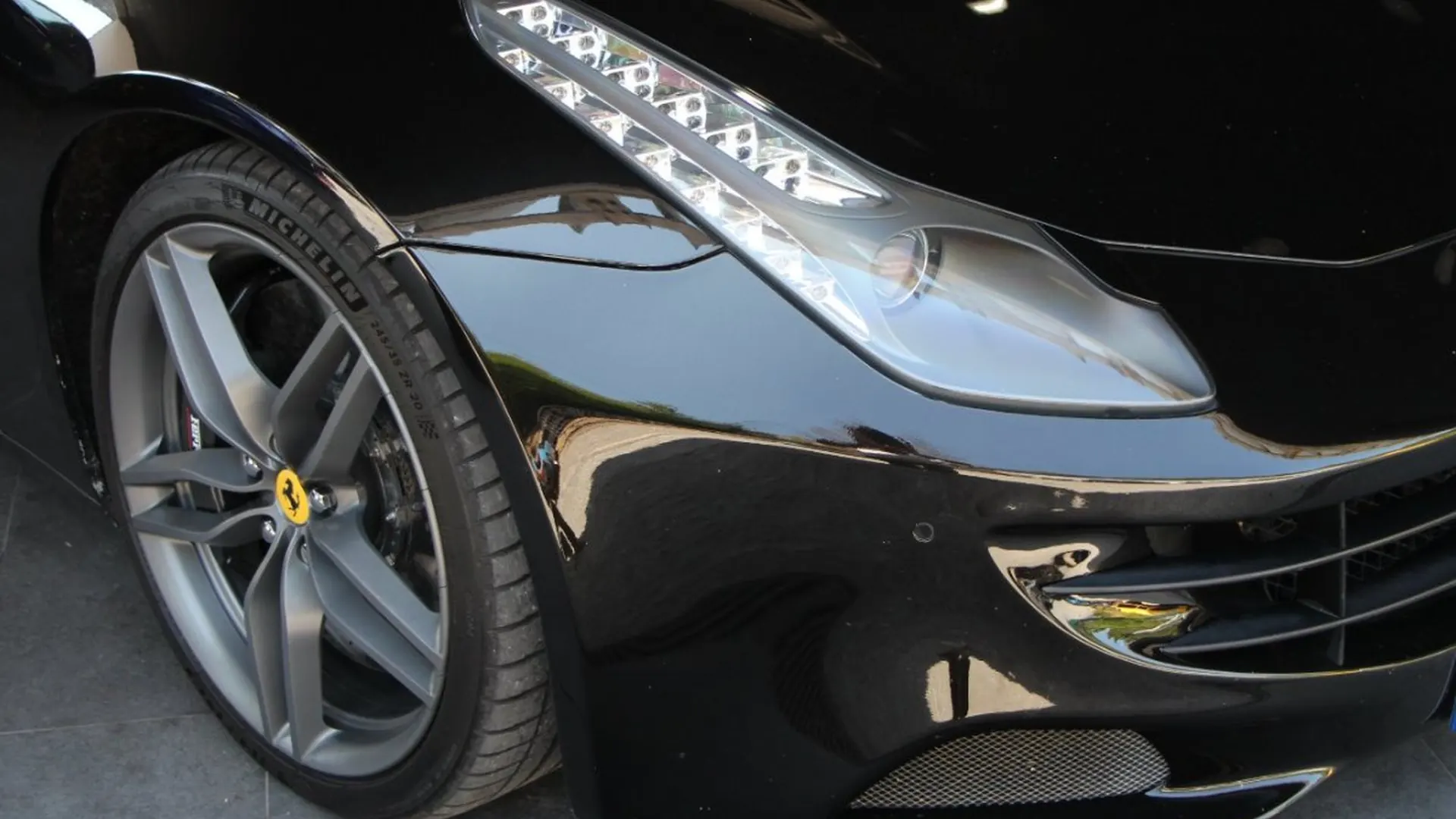 Ferrari FF — photo 3