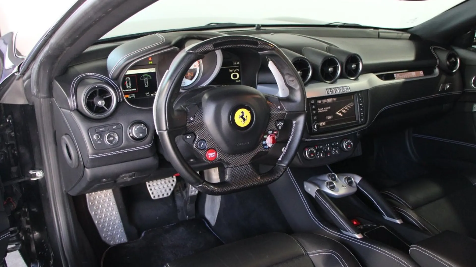 Ferrari FF — photo 10