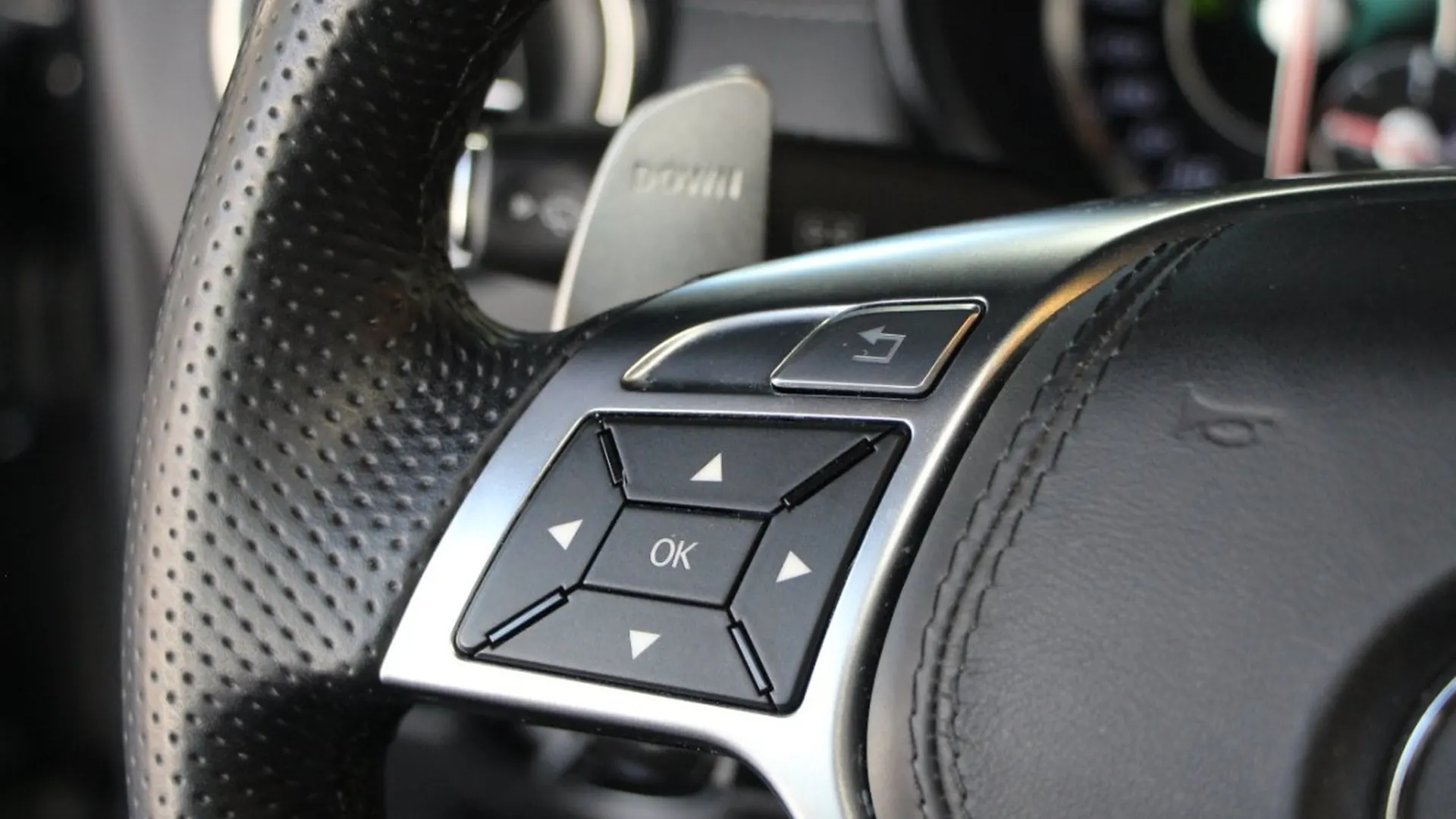 Mercedes-Benz SL — photo 22