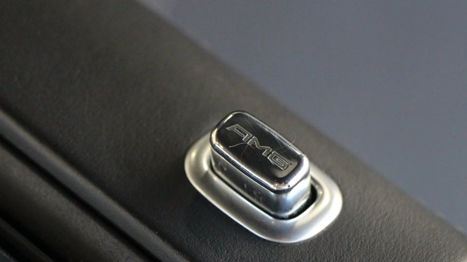 Mercedes-Benz SL — photo 12