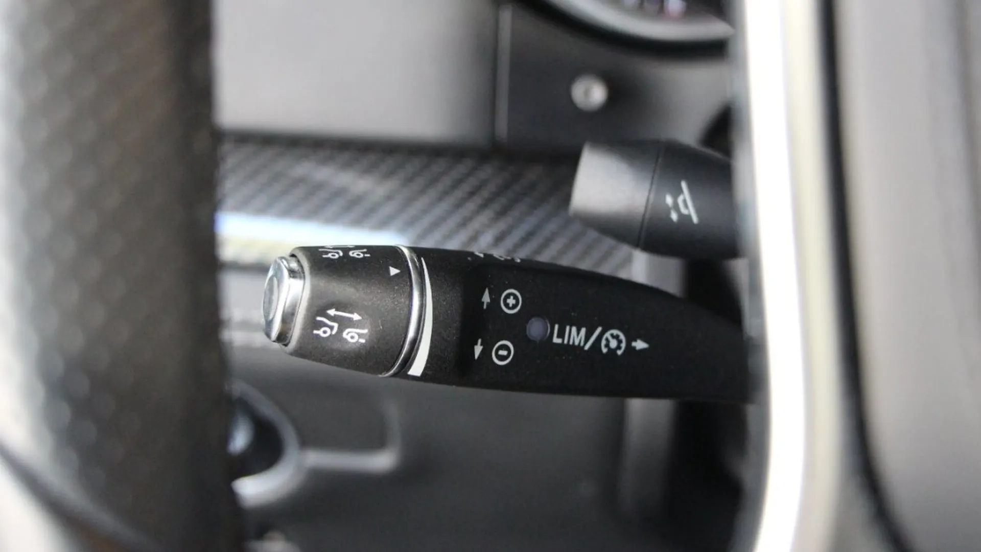 Mercedes-Benz SL — photo 26