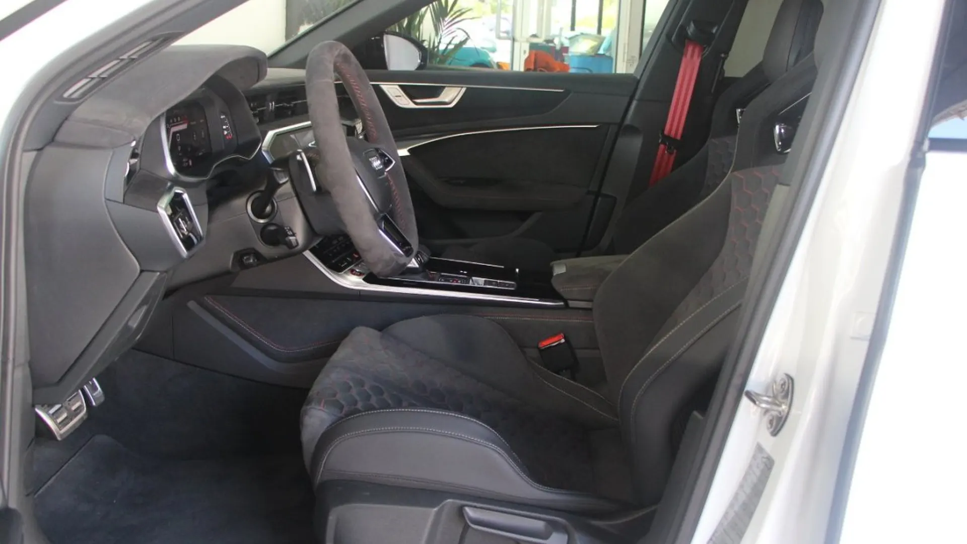 Audi RS6 — photo 14