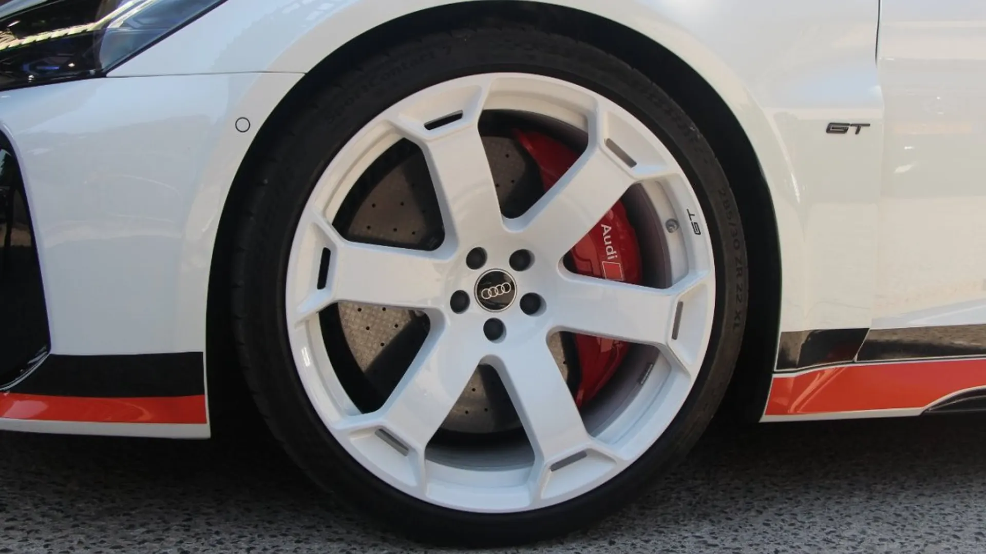 Audi RS6 — photo 39