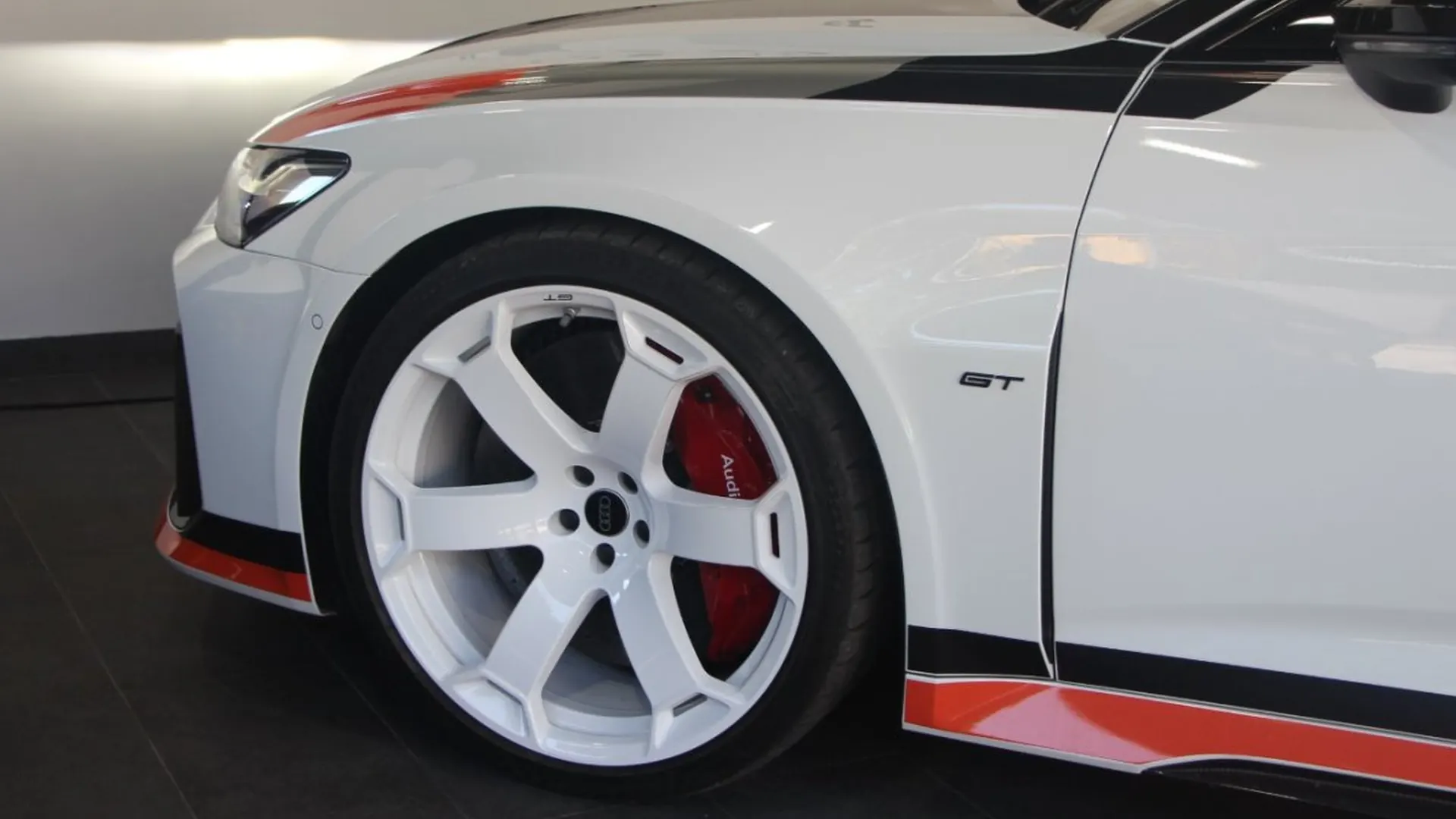 Audi RS6 — photo 8