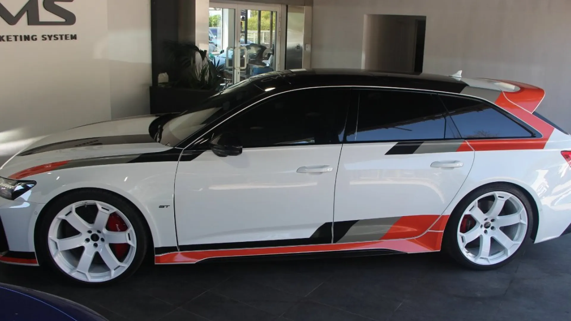 Audi RS6 — photo 9