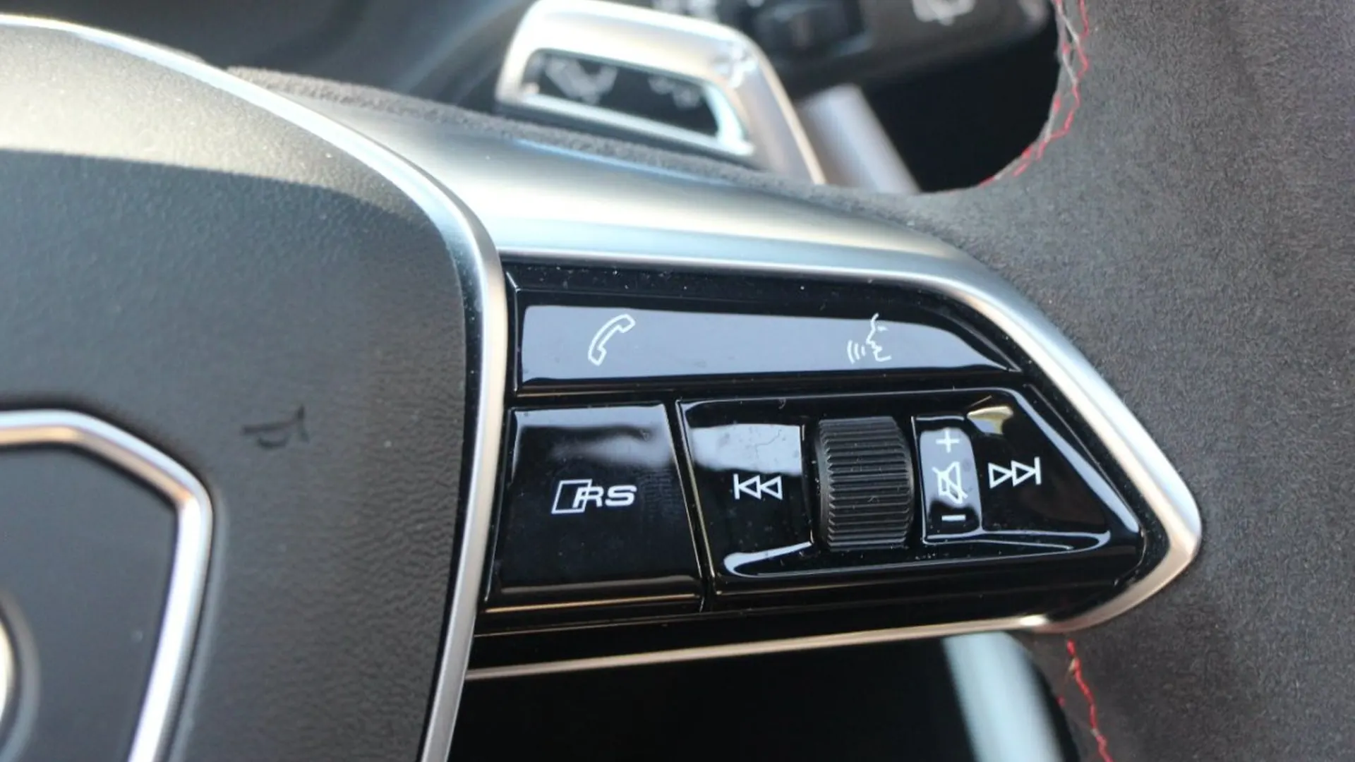 Audi RS6 — photo 32