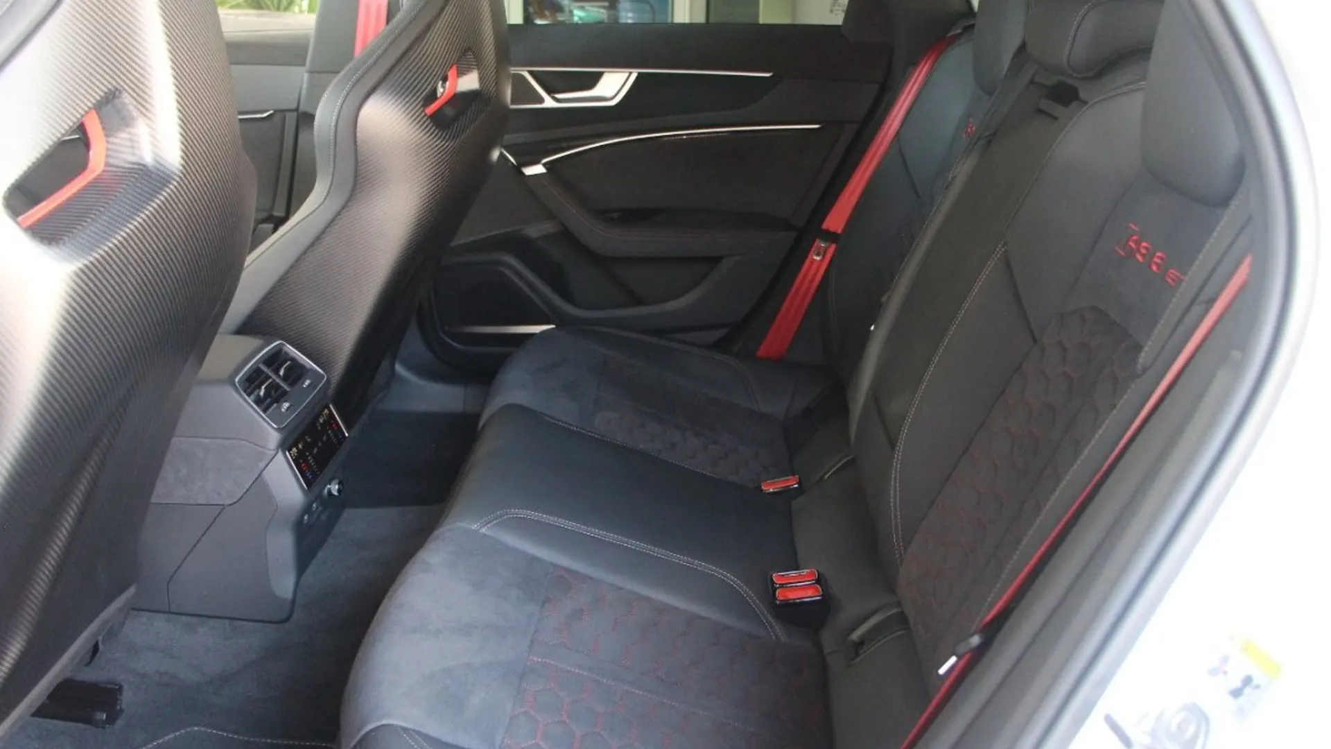 Audi RS6 — photo 17