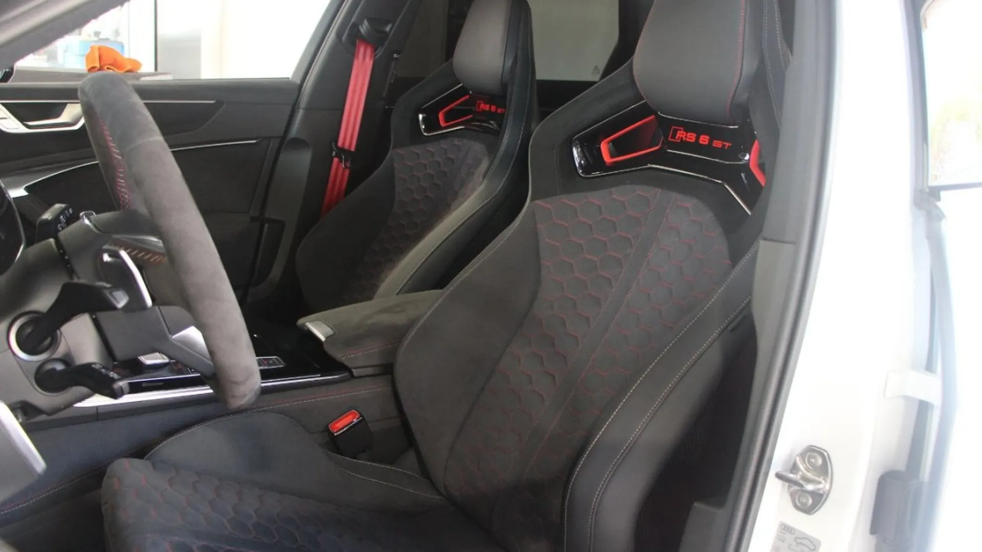 Audi RS6 — photo 15