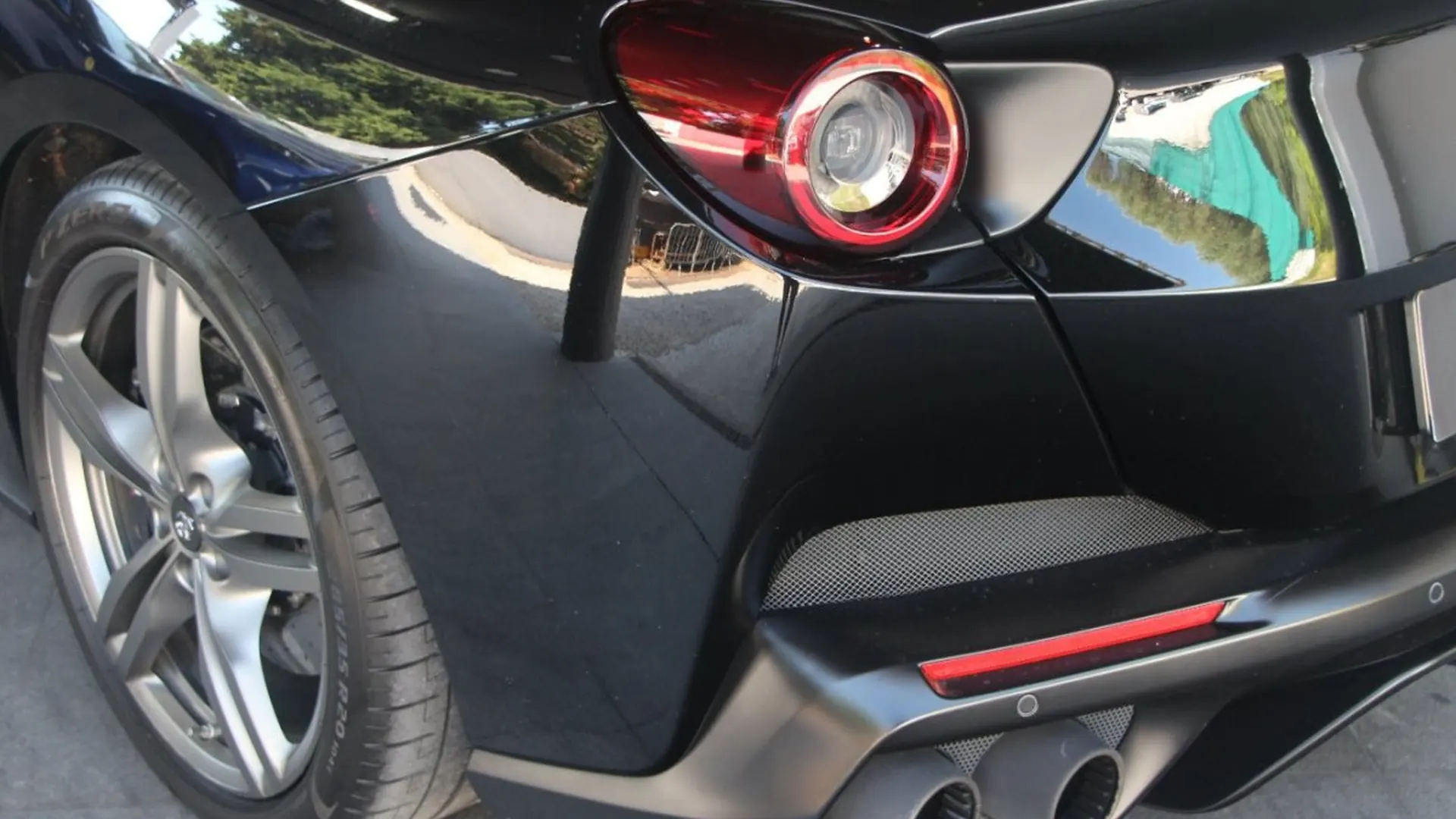 Ferrari Portofino — photo 9