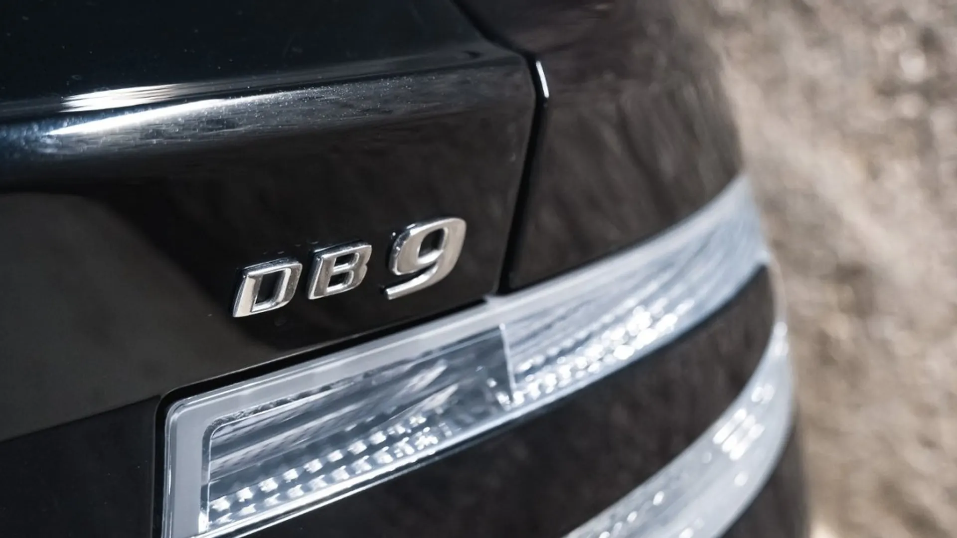 Aston Martin DB9 — photo 16