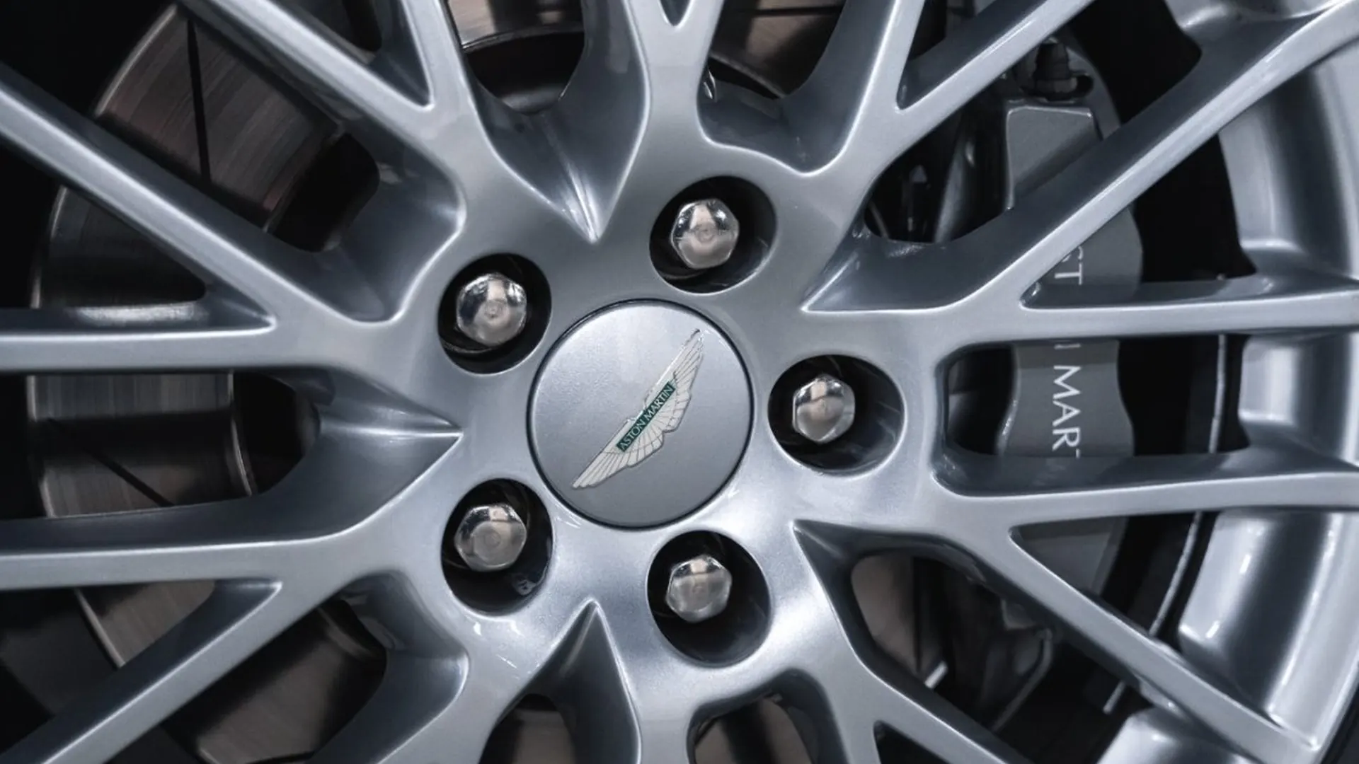 Aston Martin DB9 — photo 11