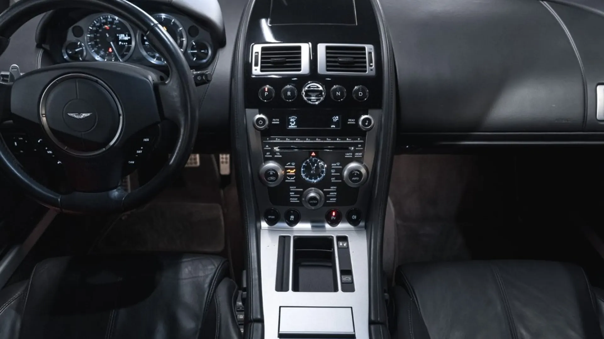 Aston Martin DB9 — photo 30