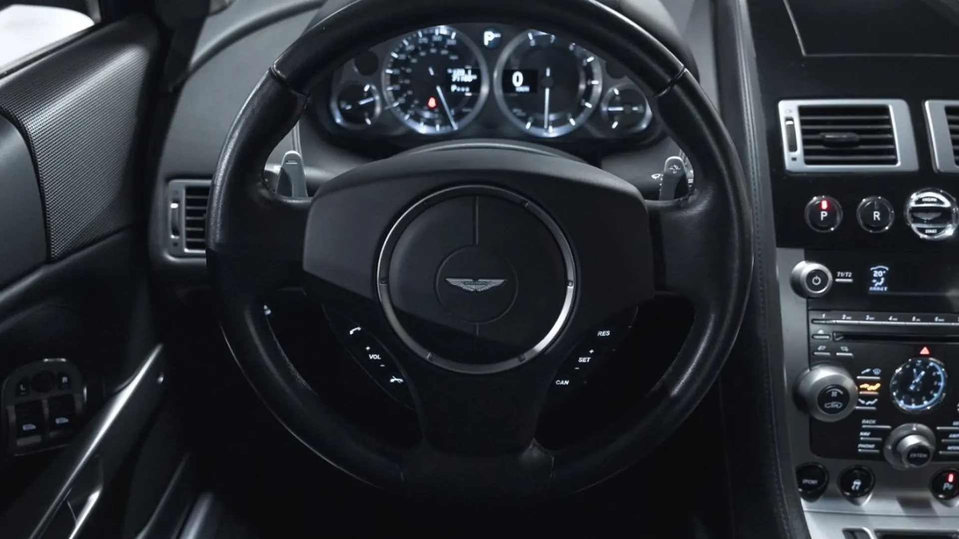 Aston Martin DB9 — photo 28