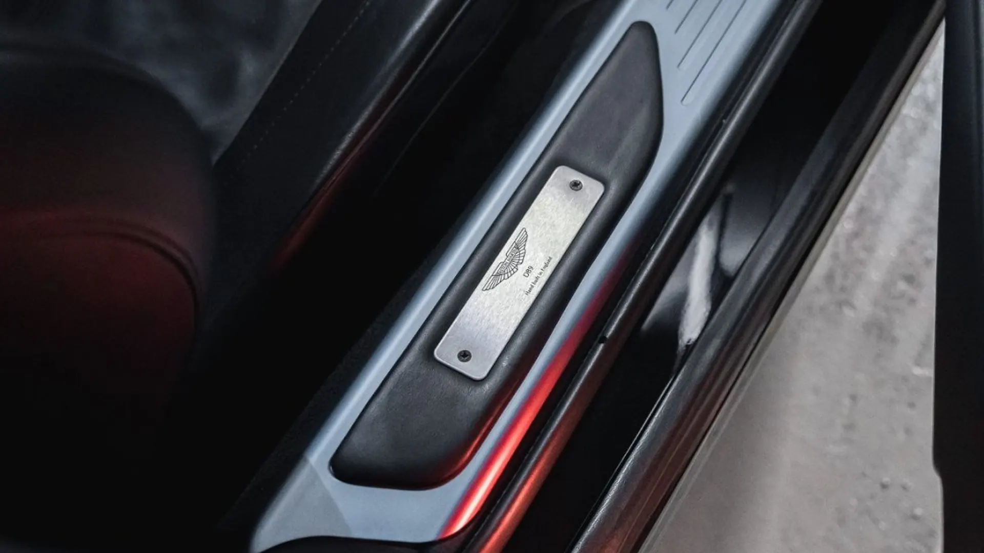 Aston Martin DB9 — photo 22