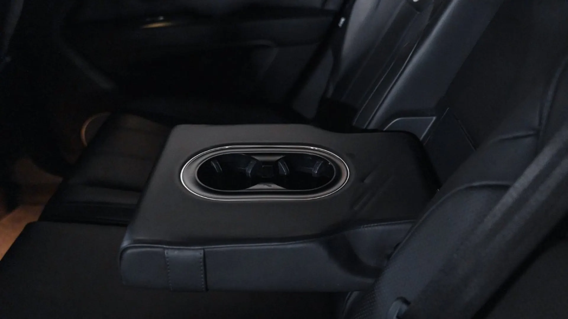 Bentley Bentayga — photo 44