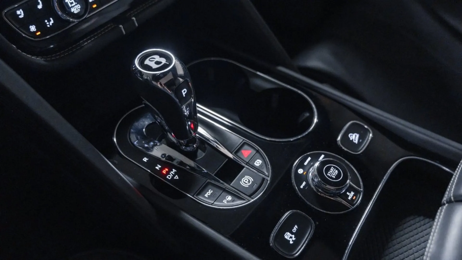 Bentley Bentayga — photo 39