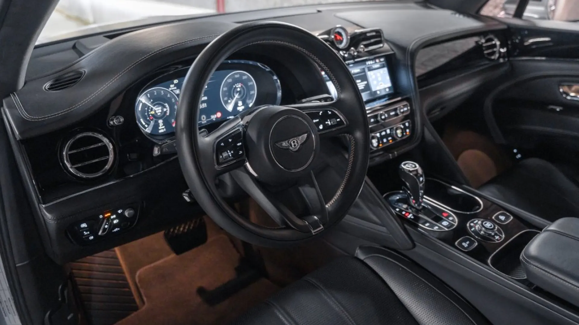 Bentley Bentayga — photo 28