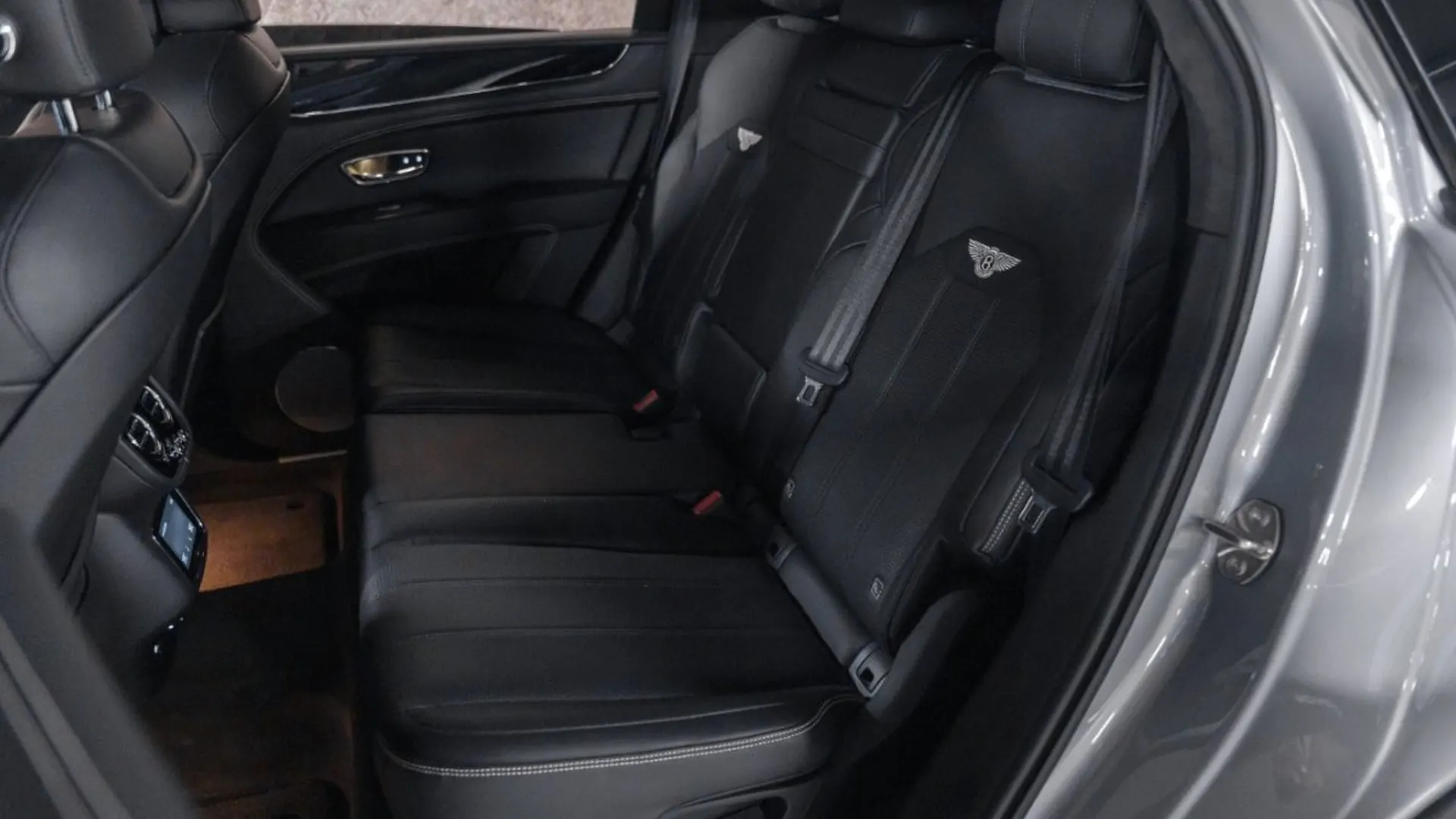 Bentley Bentayga — photo 43