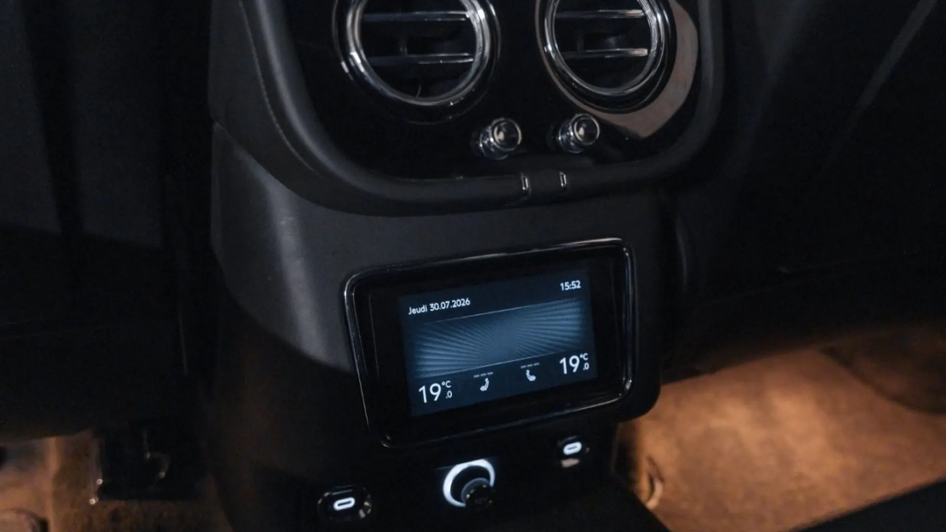 Bentley Bentayga — photo 45