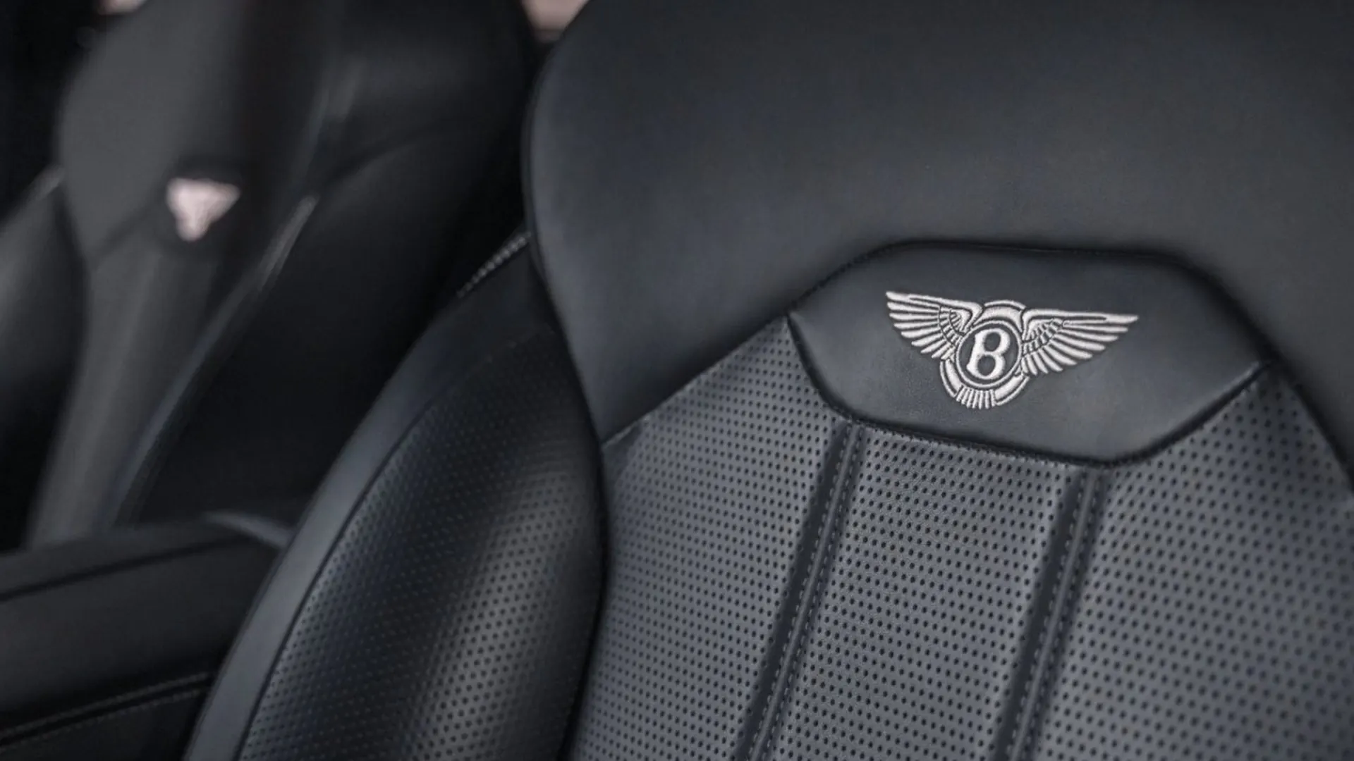 Bentley Bentayga — photo 26