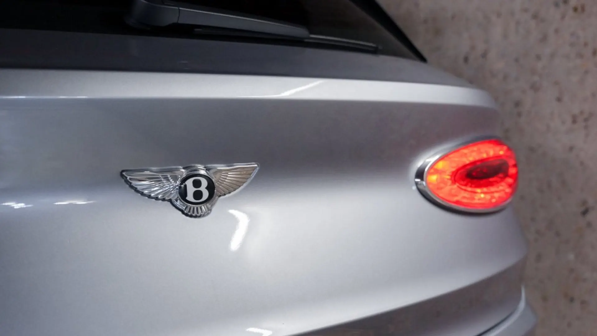 Bentley Bentayga — photo 18