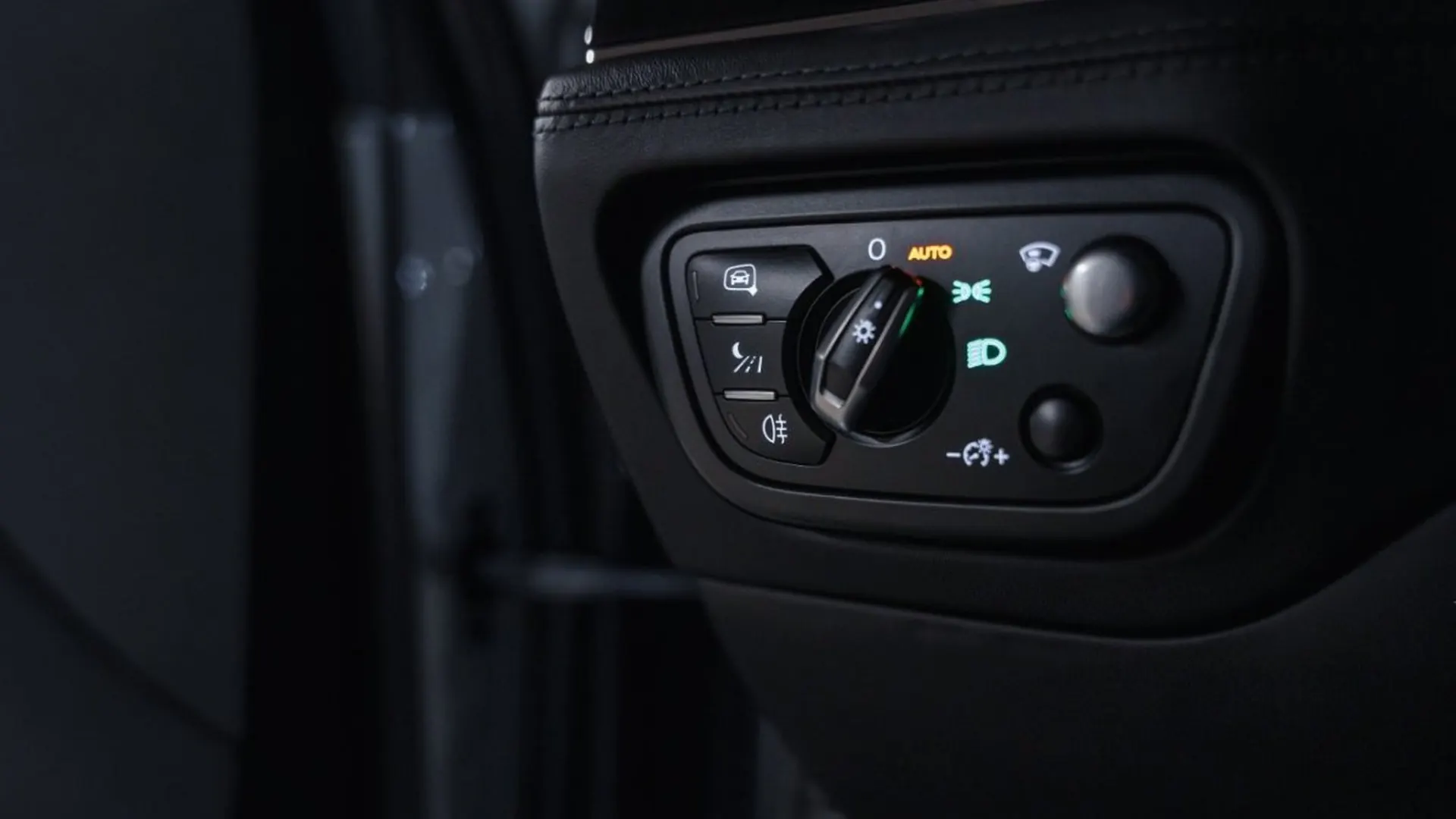 Bentley Bentayga — photo 29