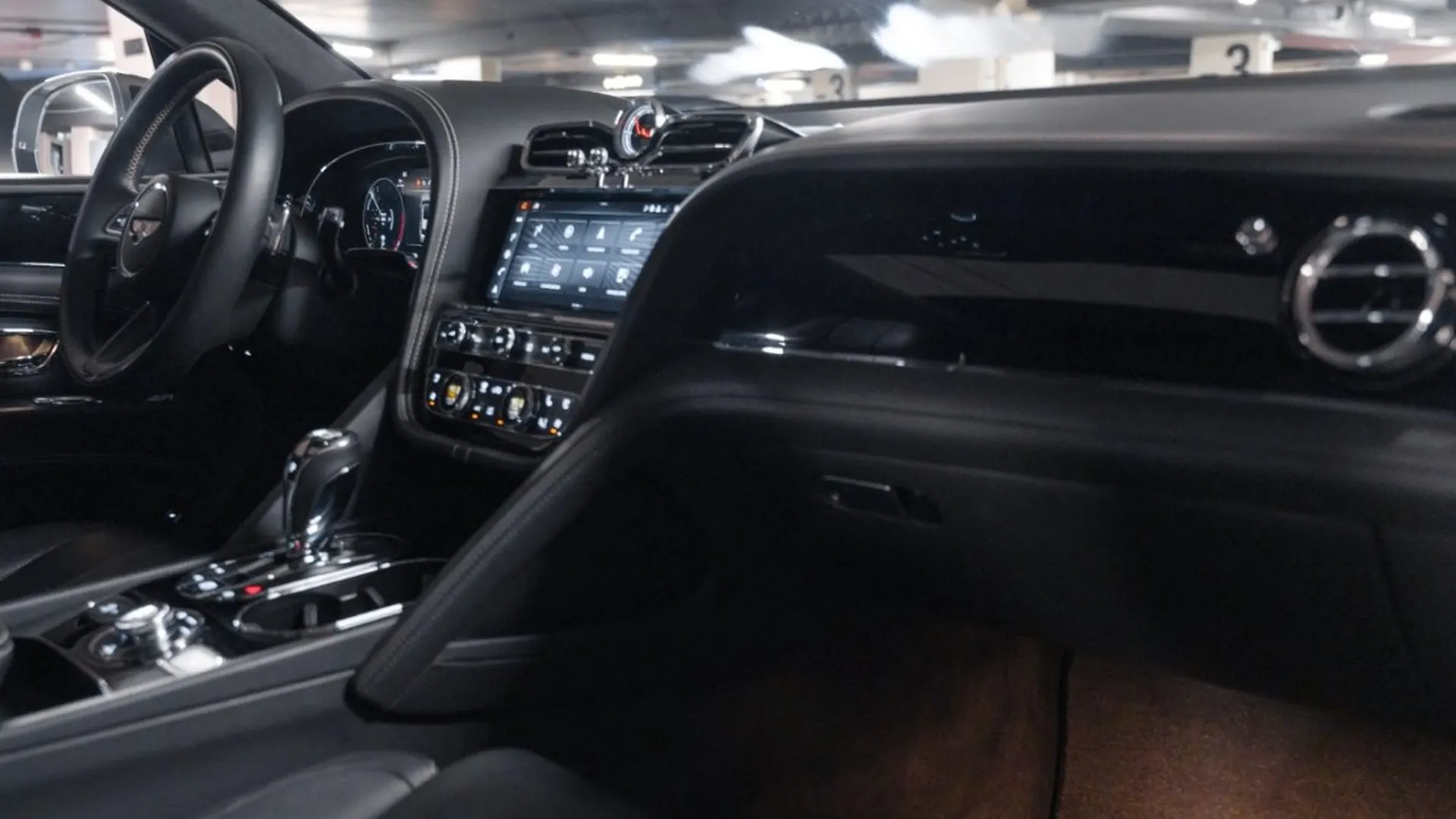 Bentley Bentayga — photo 41