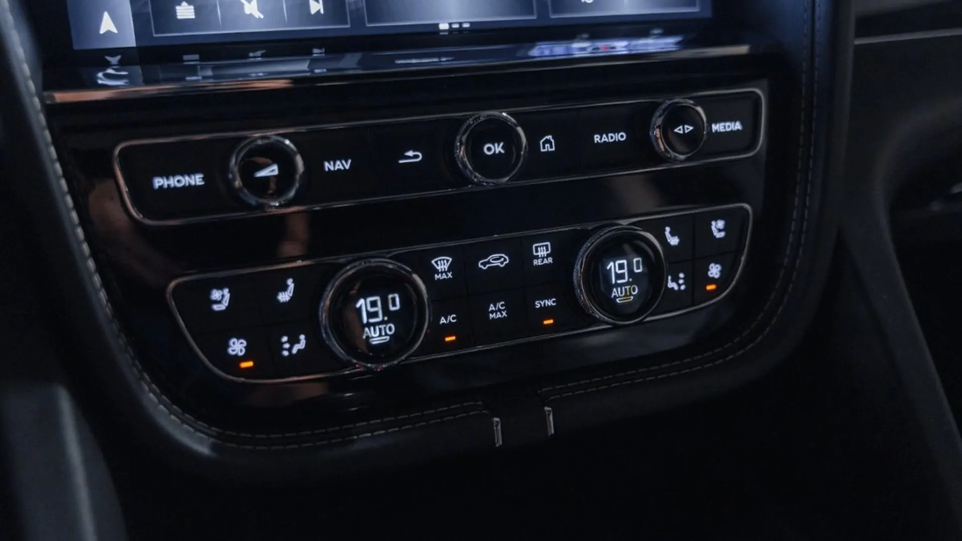 Bentley Bentayga — photo 38