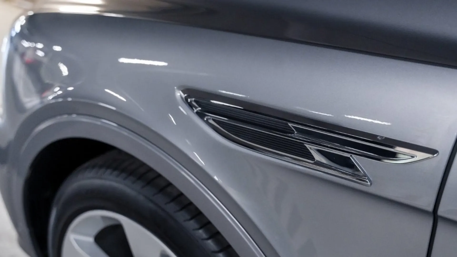 Bentley Bentayga — photo 9