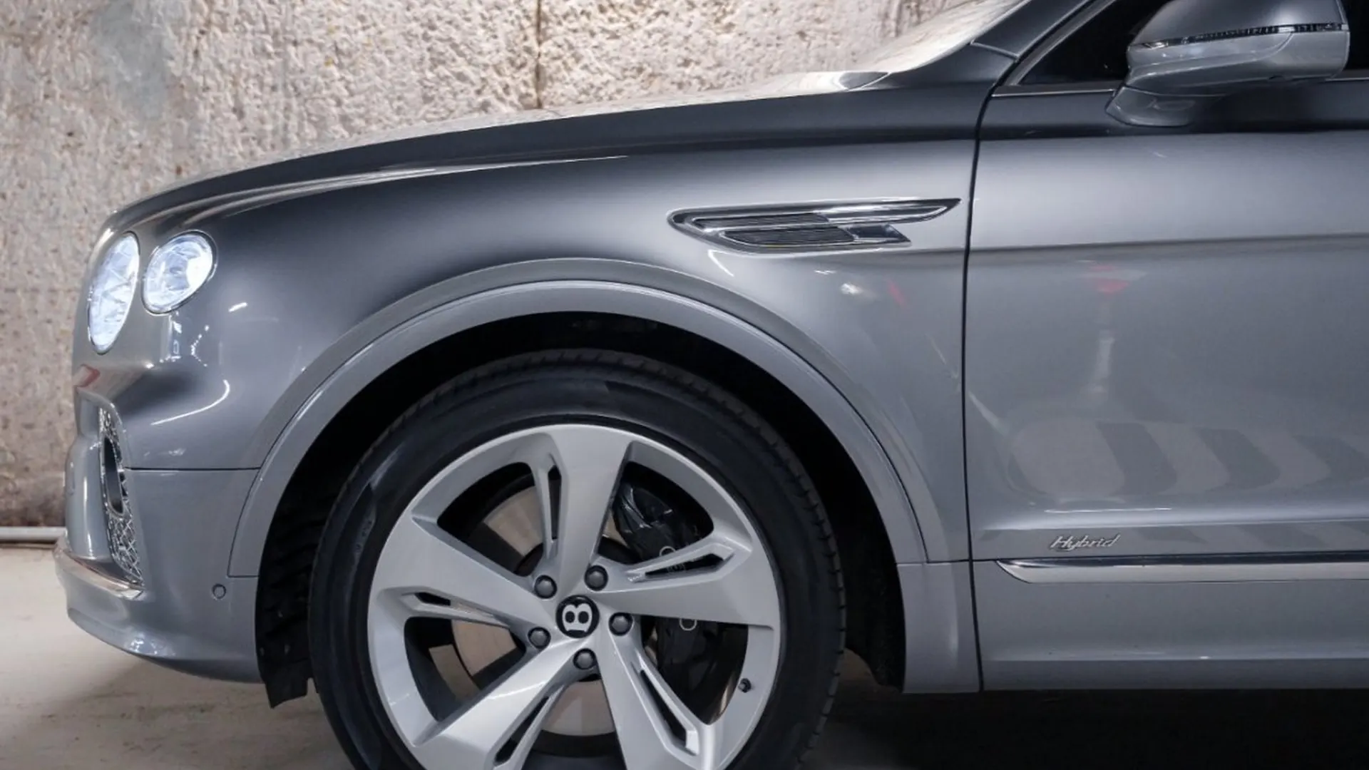 Bentley Bentayga — photo 10