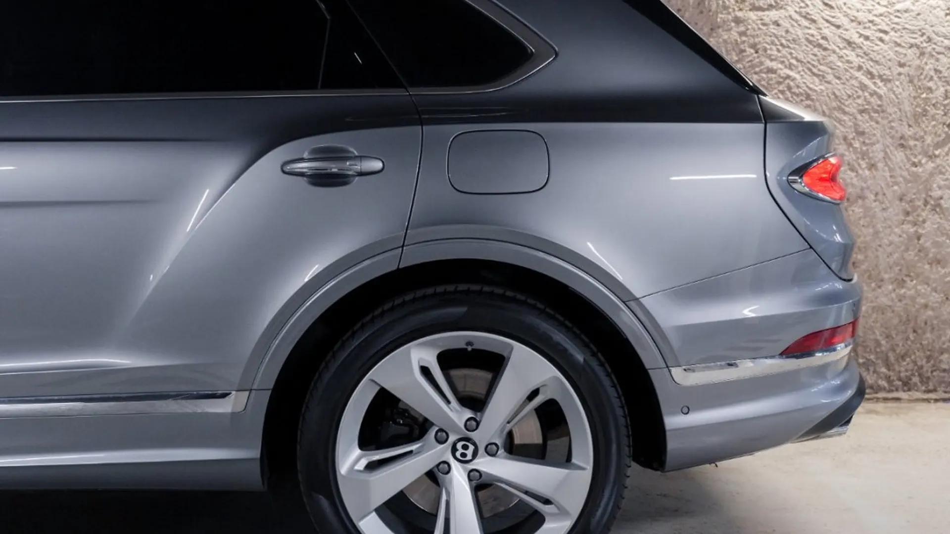 Bentley Bentayga — photo 13