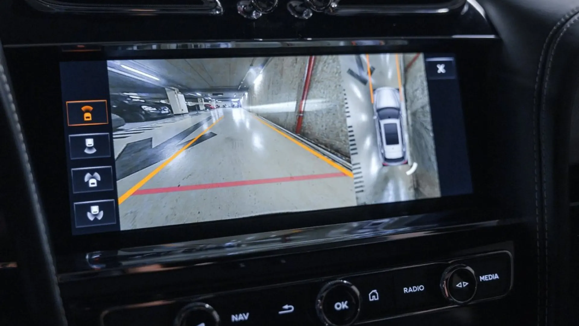 Bentley Bentayga — photo 37