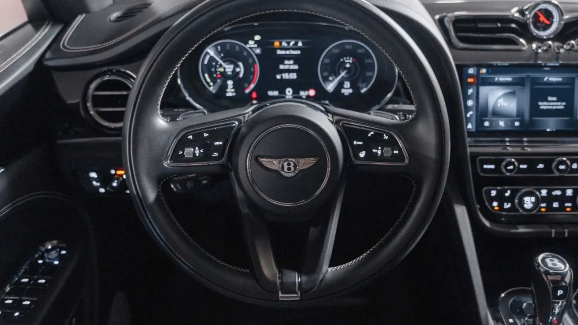Bentley Bentayga — photo 30