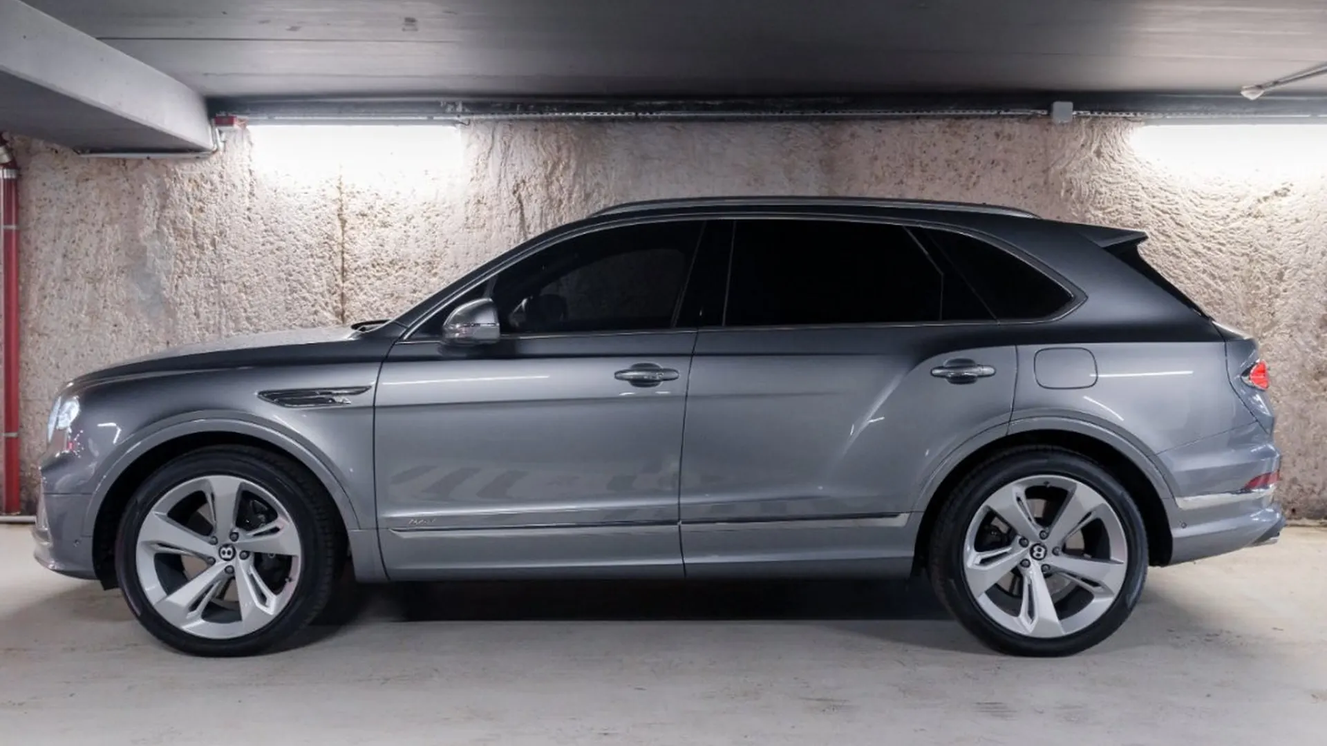 Bentley Bentayga — photo 8