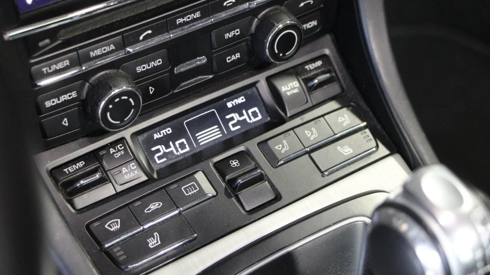 Porsche 911 — photo 17