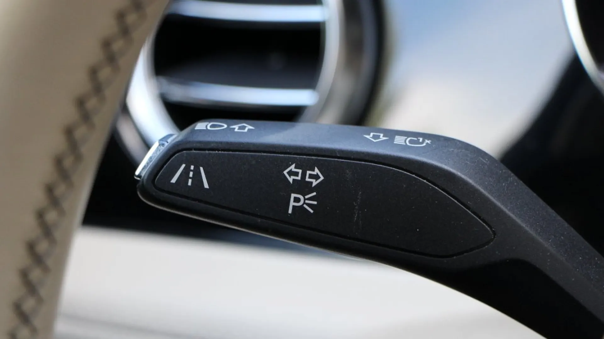 Bentley Bentayga — photo 19