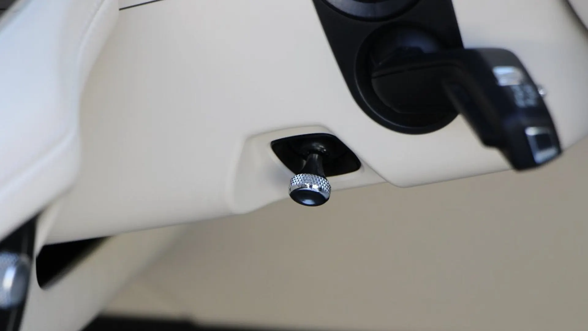 Bentley Bentayga — photo 28