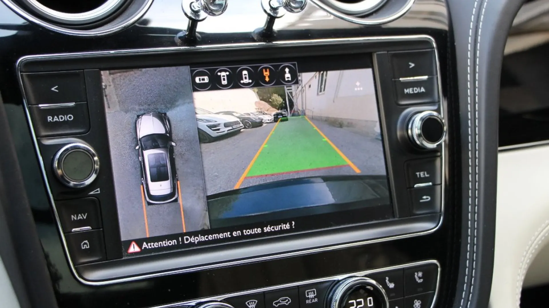 Bentley Bentayga — photo 12