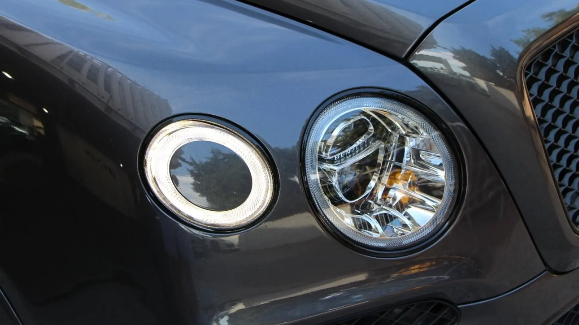 Bentley Bentayga — photo 25