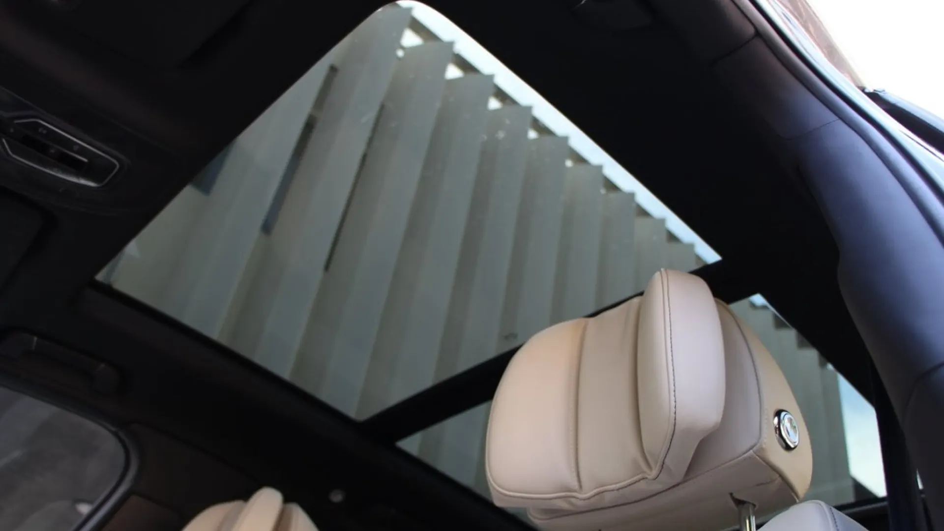 Bentley Bentayga — photo 21