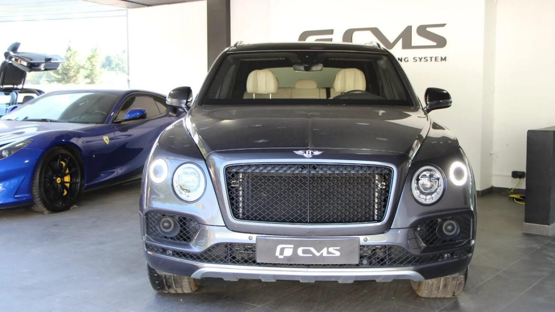 Bentley Bentayga — photo 2