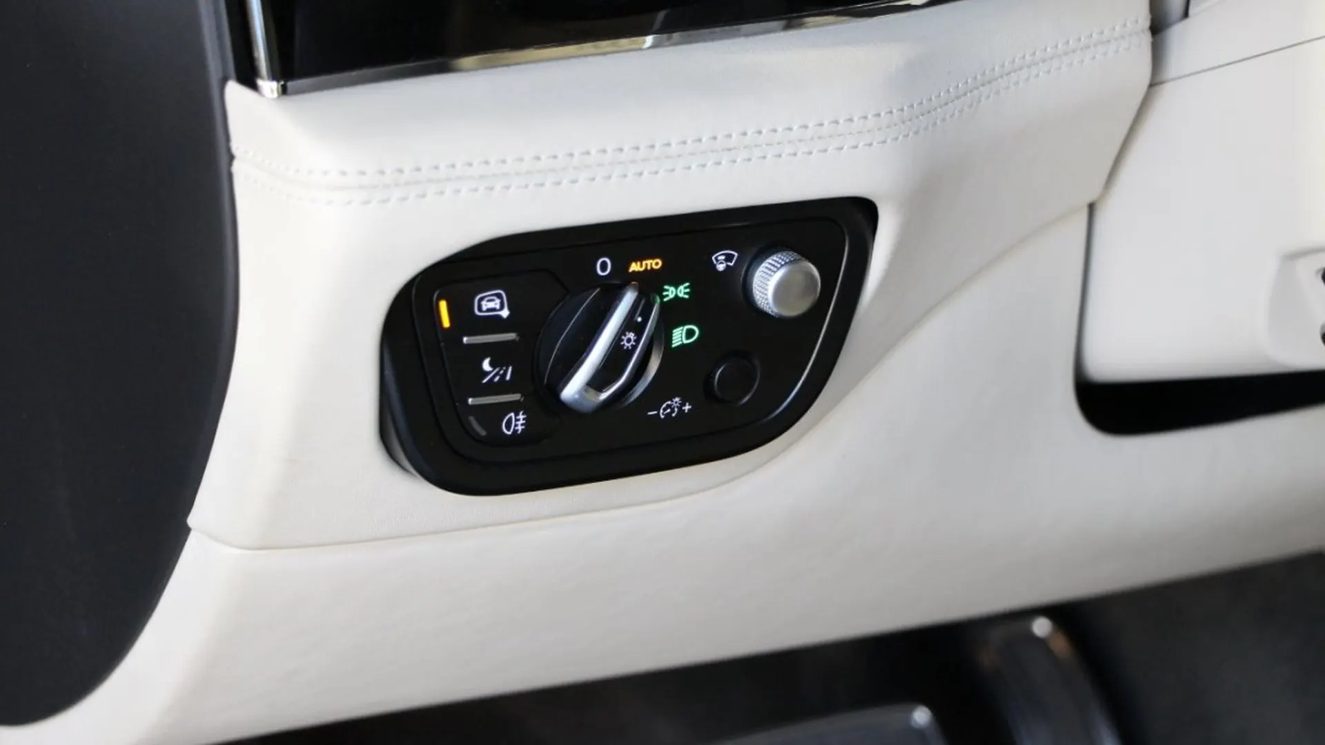 Bentley Bentayga — photo 10