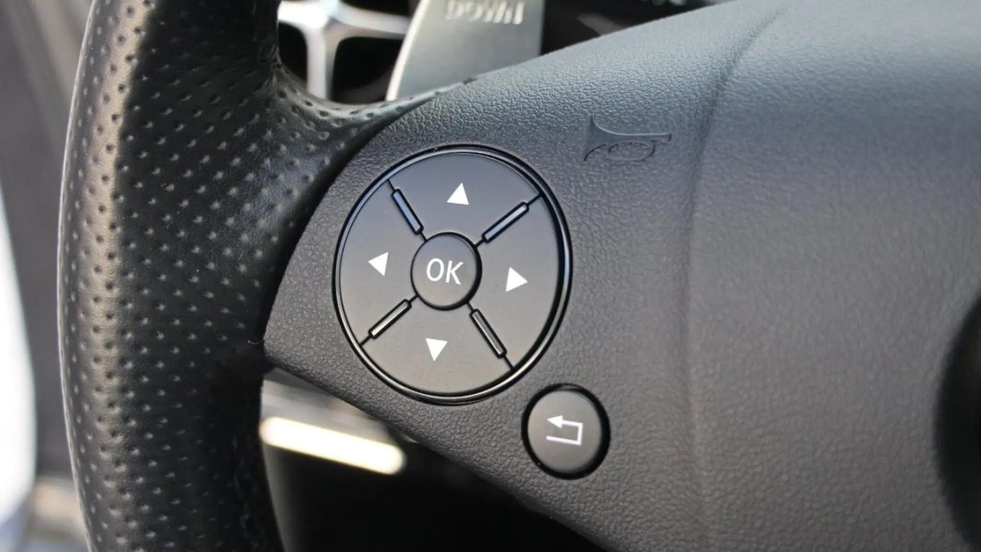 Mercedes-Benz SLS — photo 18